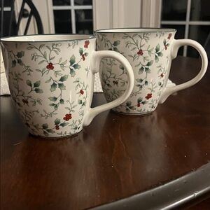 Pfaltzgraff winterberry Mugs -